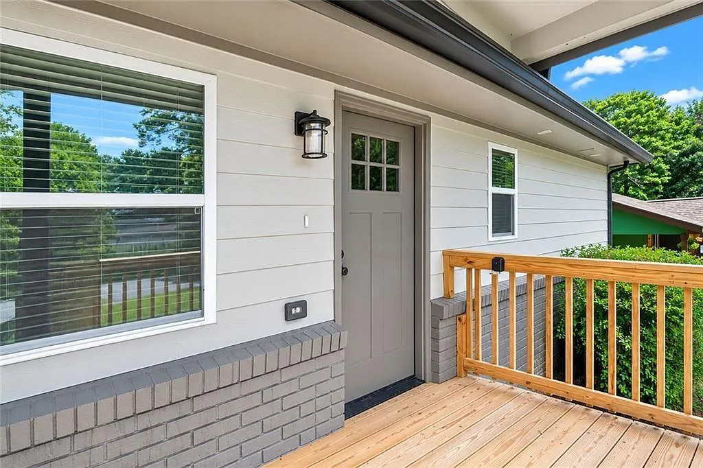 3 bed, 2.0 bath, 1150 sqft, $2,550 — Photo 3