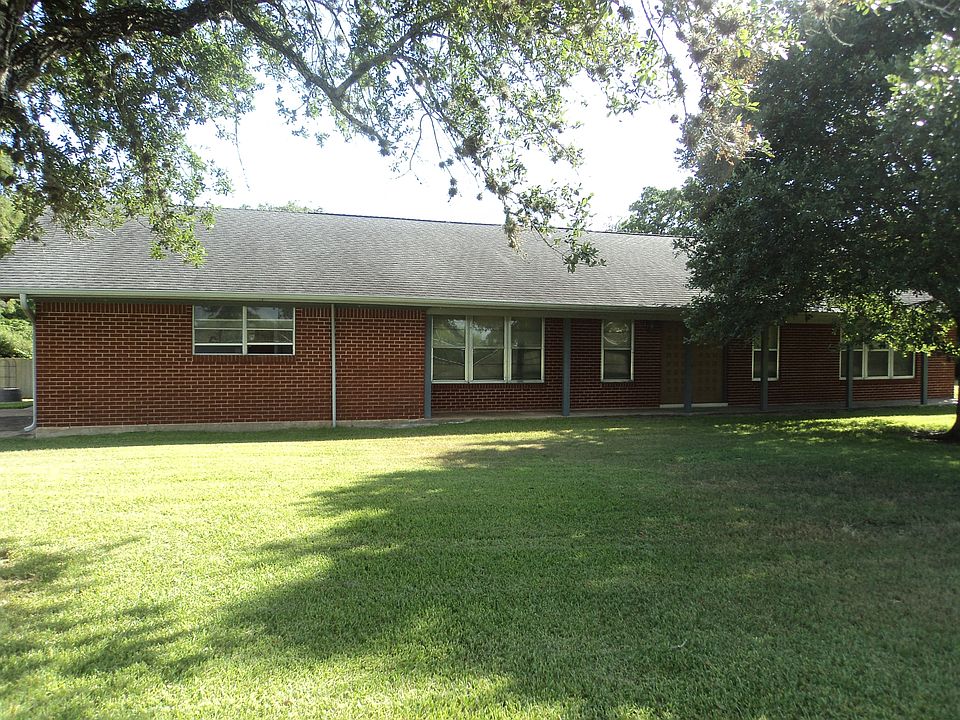 1st image of 1004 Lakeside Dr