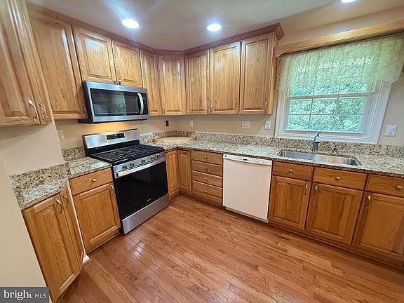 2nd image of 4007 Brewster Ln