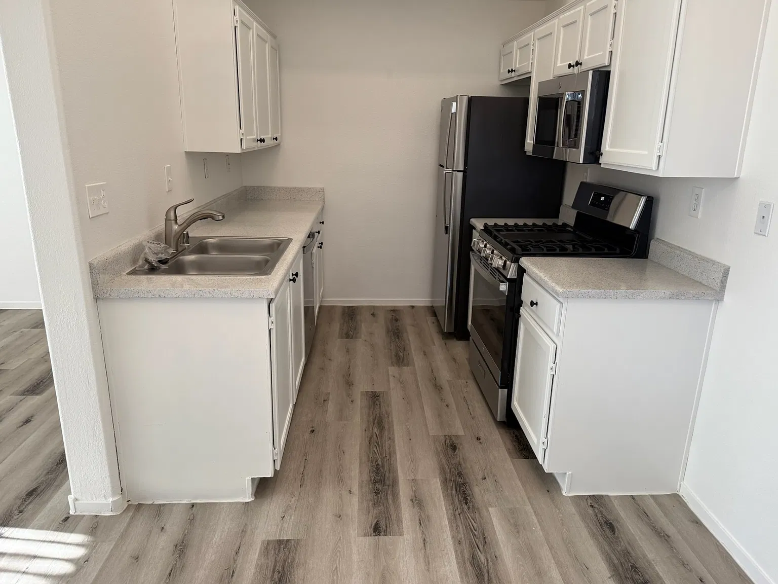 3 bed, 2.5 bath, 1200 sqft, $1,874 — Photo 1