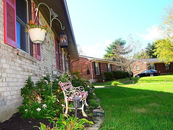 3rd image of 3812 Wedgewood Ct