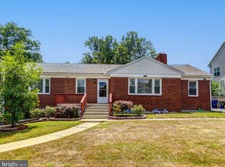 7431 Mason Ln, Falls Church, VA 22042