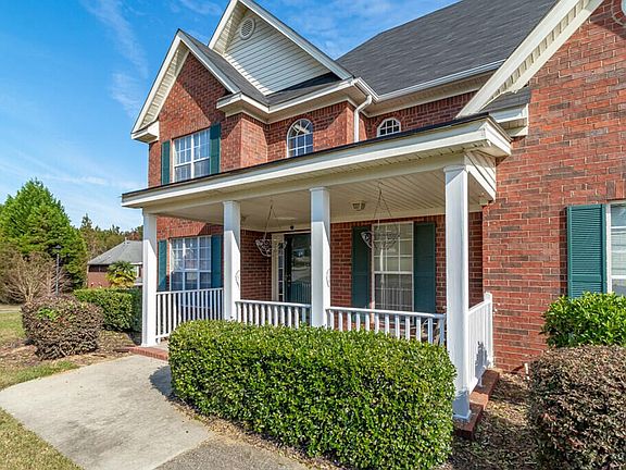3rd image of 600 Surrey Ln
