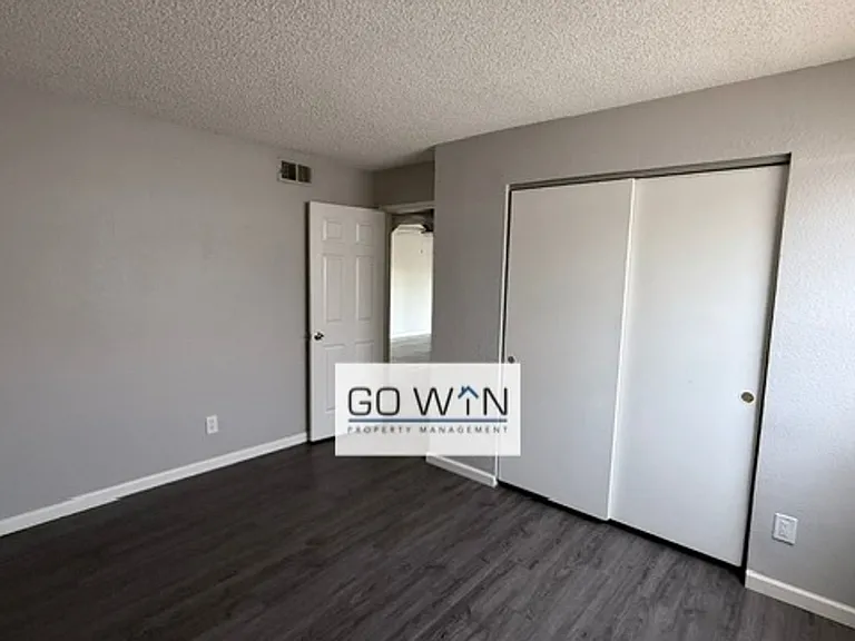 1212 W Mountain View Rd — Photo 8