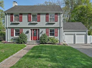 31 Hagen Rd, Newton, MA 02459