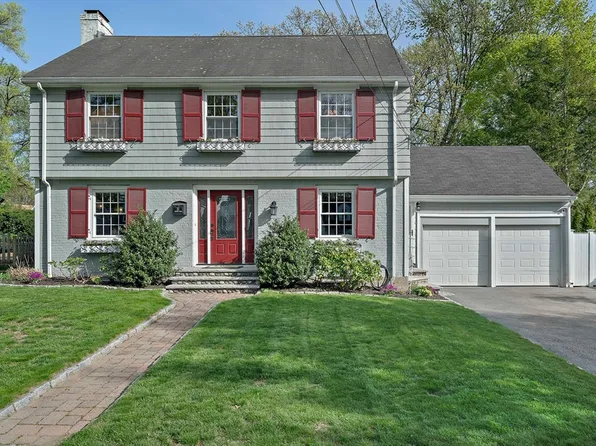 31 Hagen Rd, Newton, MA 02459
