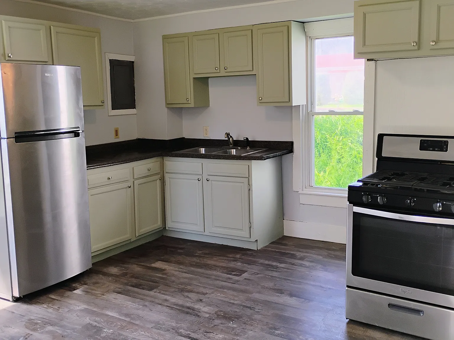 4 bed, 1356 sqft, $1,600 — Photo 3