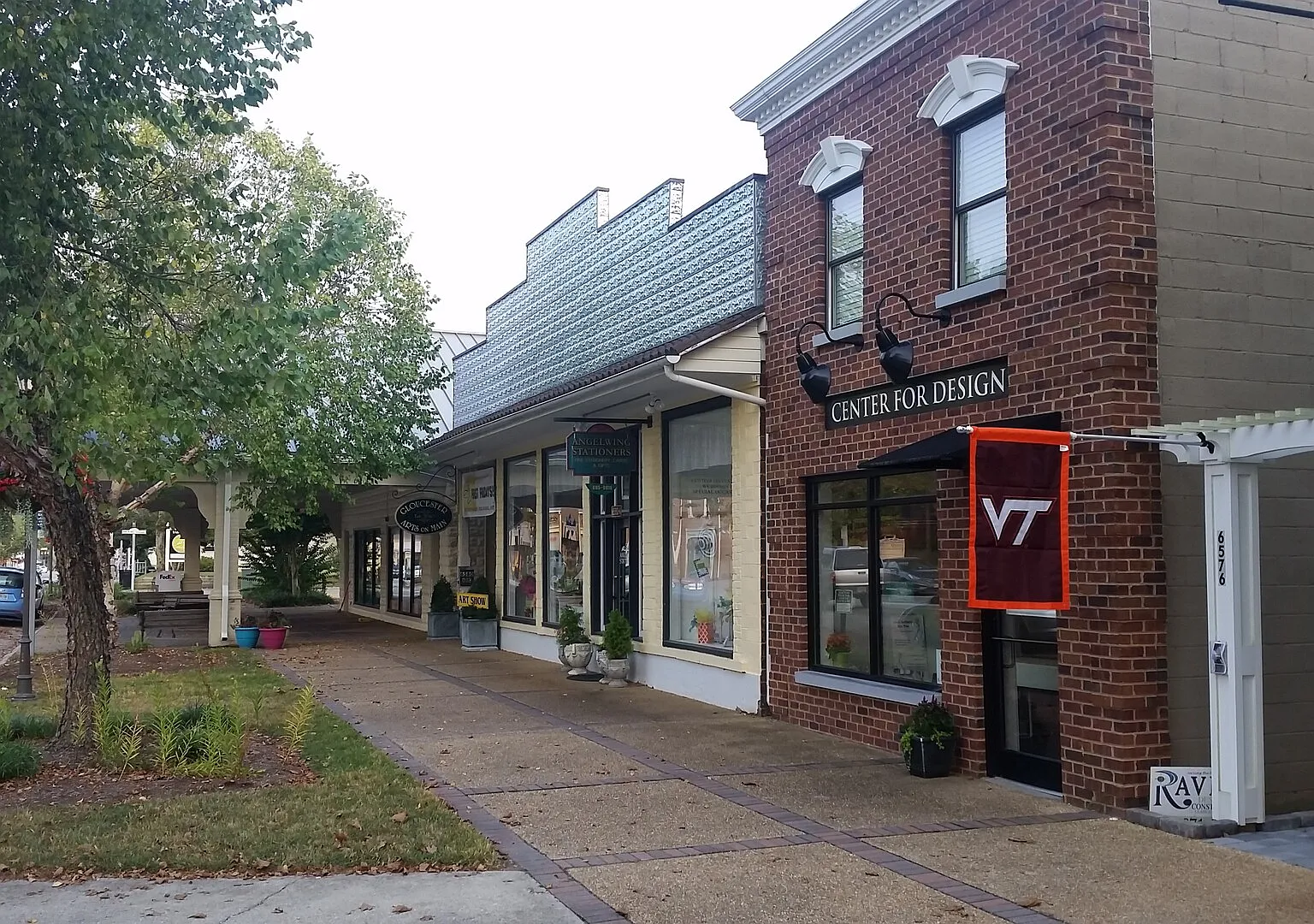 Right on Main St! Shops, Arts, Dining and More! — Photo 1