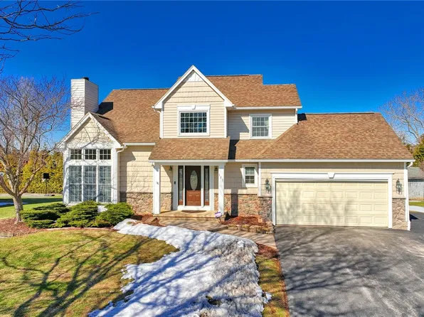 127 Twin Oak Dr, Rochester, NY 14606