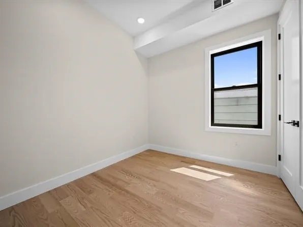 27 Graham Street image 17 of 26