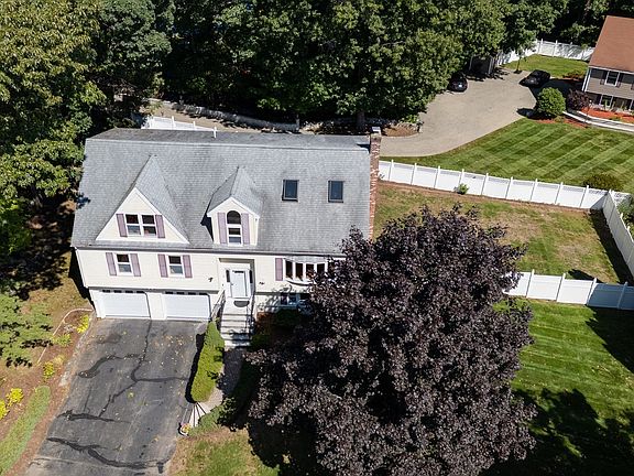 2nd image of 4 Quail Run Rd
