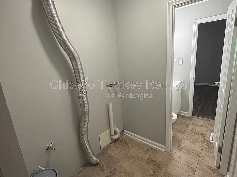 105 S Sycamore Ln — Photo 7