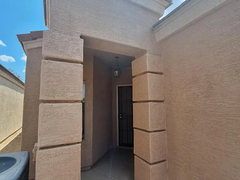 3307 E Fremont Rd — Photo 2
