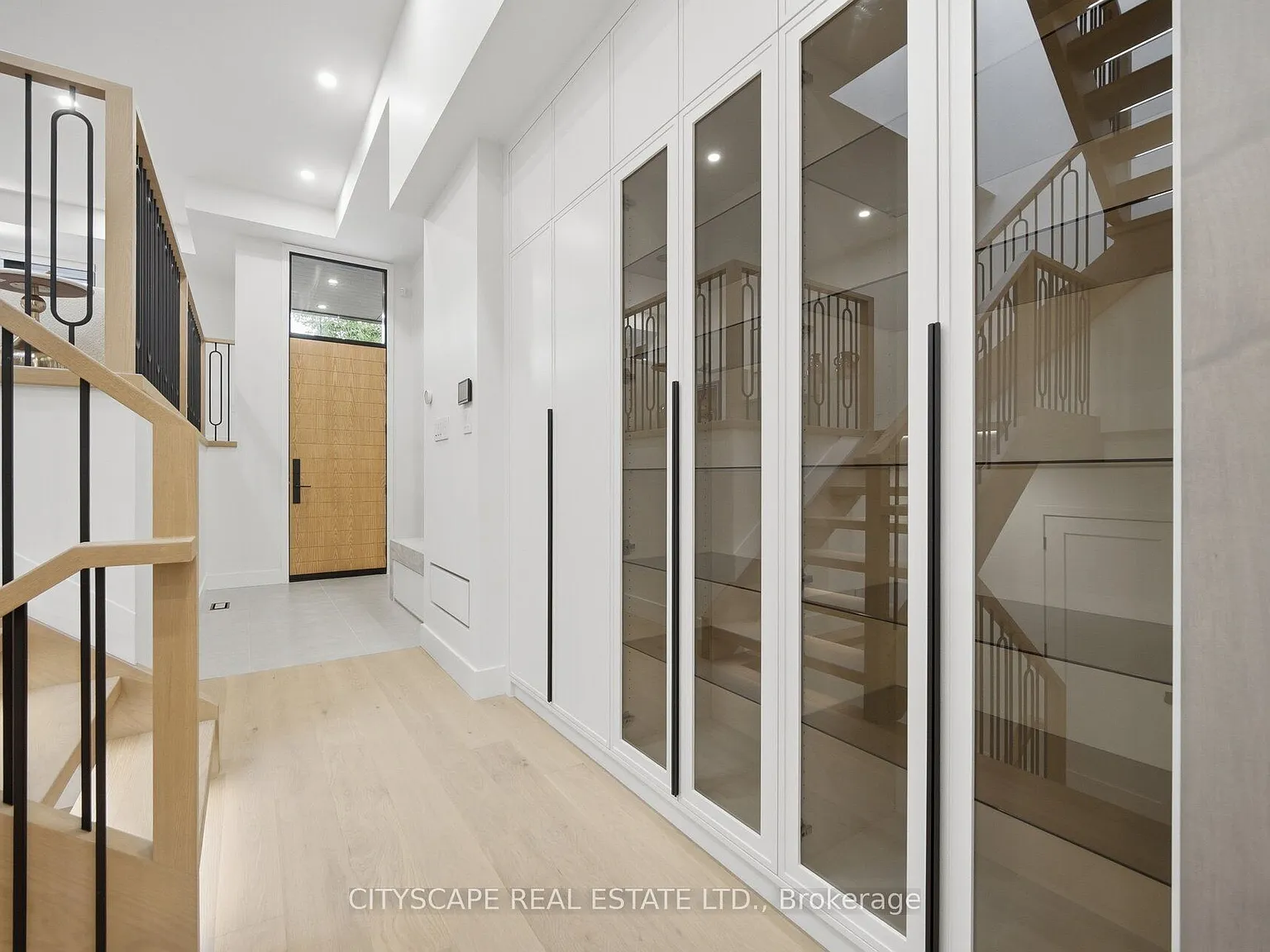 6 bed, $9,000 — Photo 4