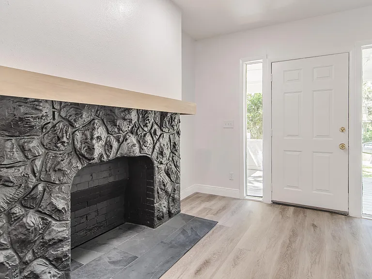 1119 S Mills Ave #A — Photo 5