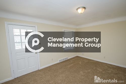 4th image of 25371 Shoreview Ave