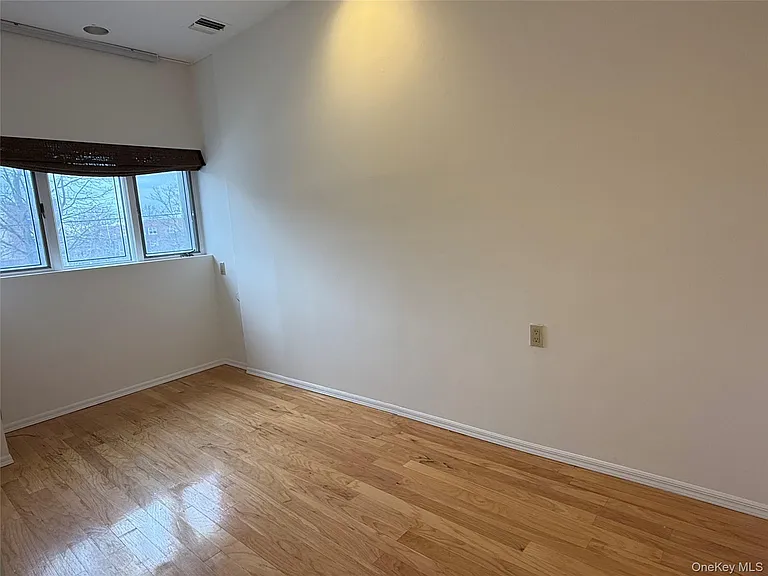 130 S Middle Neck Rd #2 — Photo 13