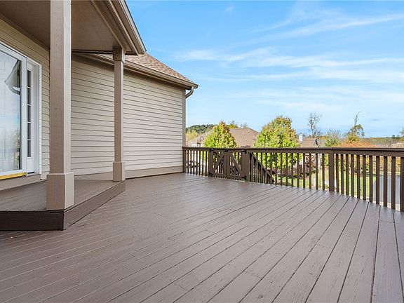 5th image of 110 Aspen Ln