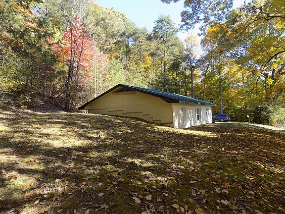 5th image of 332 Beaver Ln