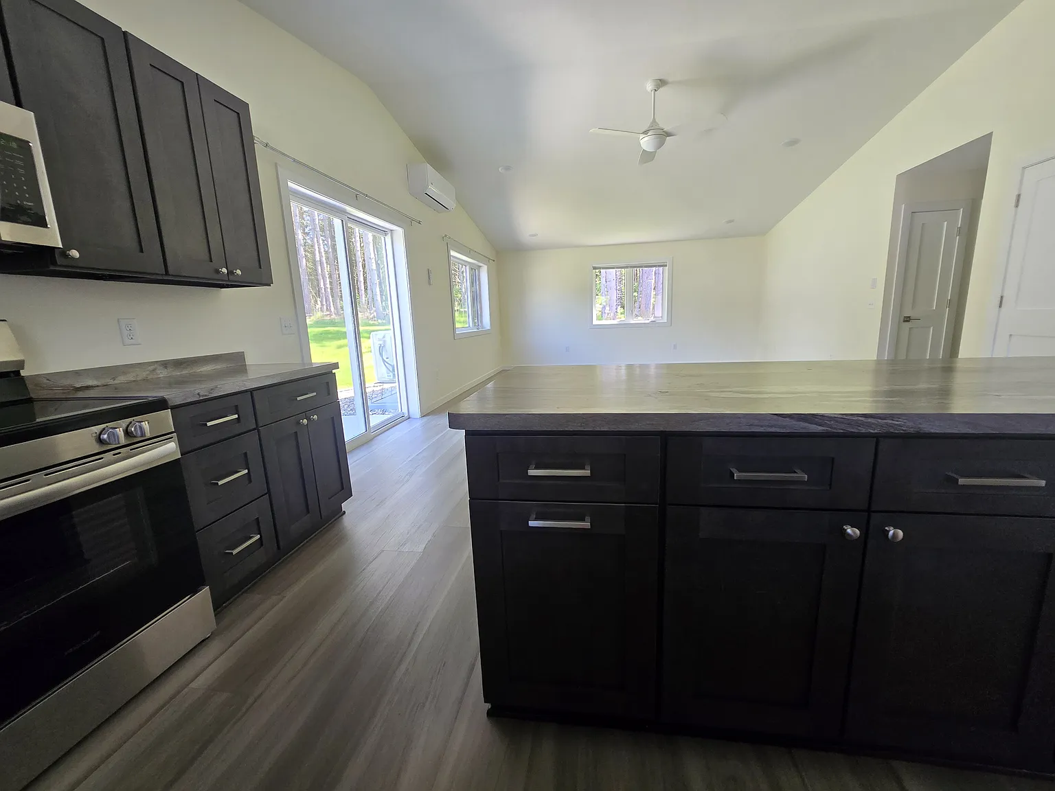 2 bed, 1360 sqft, $1,850 — Photo 3