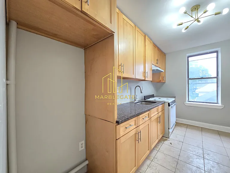 585-586 Elizabeth Ave #4066 — Photo 1