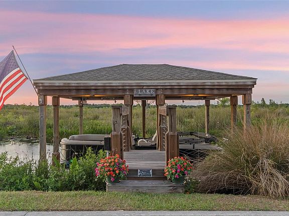 4th image of 383 Blue Cypress Dr