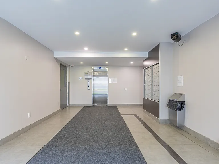 1170 Fennell Ave E — Photo 11