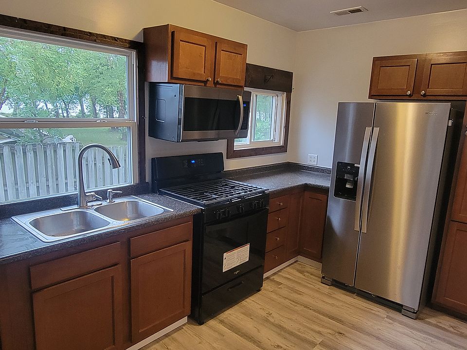 1st image of 2220 E Poplar Ln #3