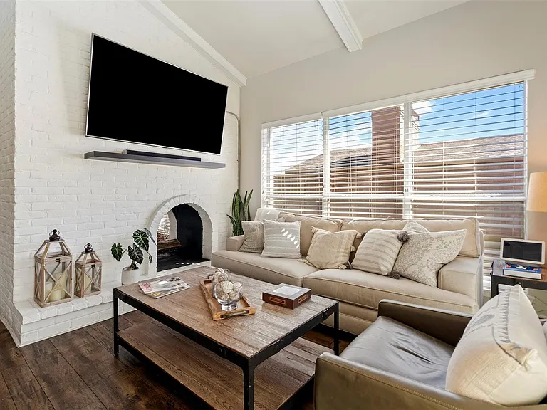5916 Sandhurst Ln #225 — Photo 5