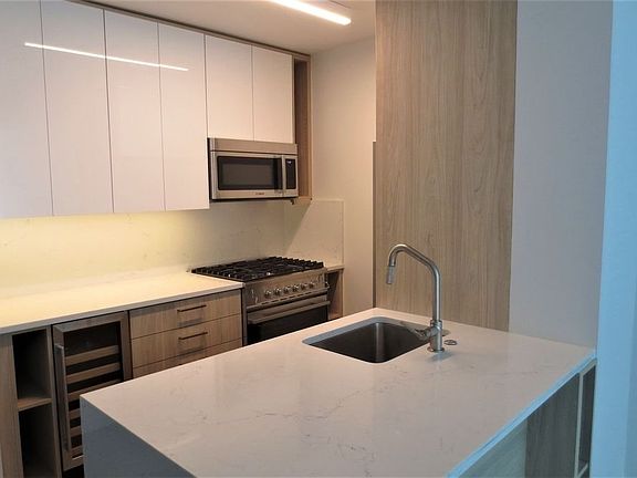 3rd image of 101 W End Ave APT 12CC
