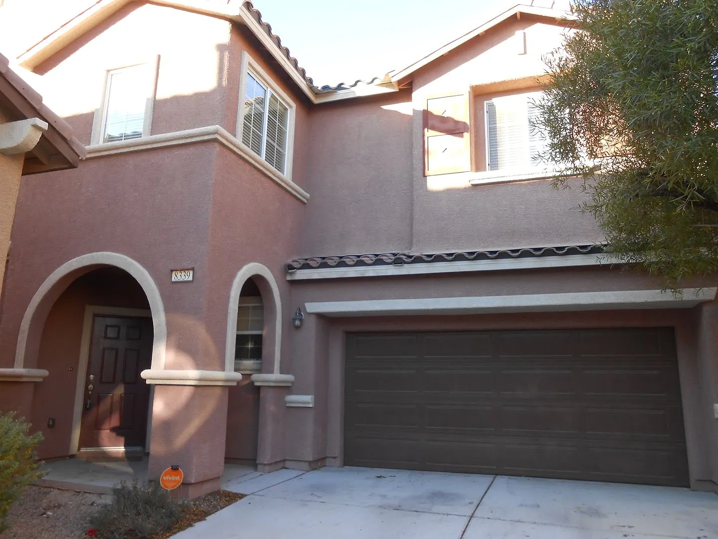 Fantastic 2 Story Home in Mountains Edge with Community Pool — Photo 2