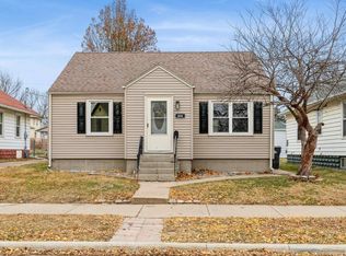 834 15th Ave S, Clinton, IA 52732