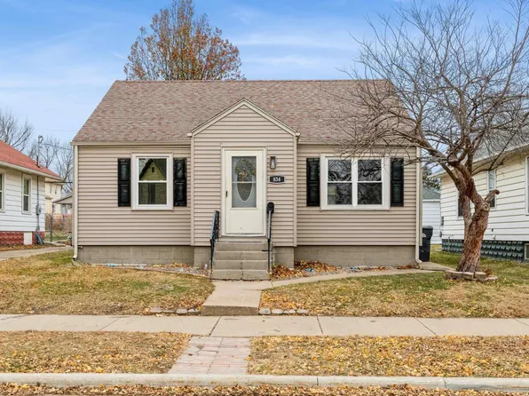 834 15th Ave S, Clinton, IA 52732