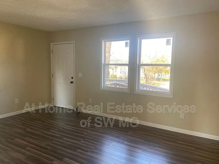 2428 W Phelps St — Photo 2