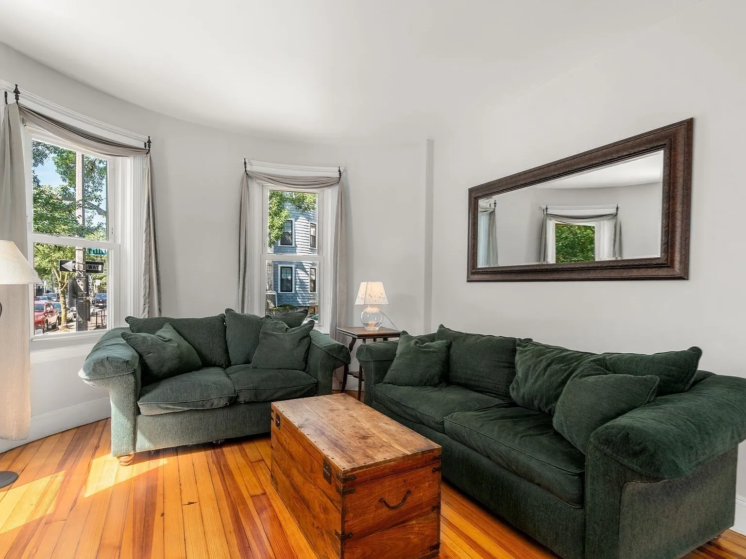 2 bed, 1.0 bath, 1121 sqft, $3,350 — Photo 4