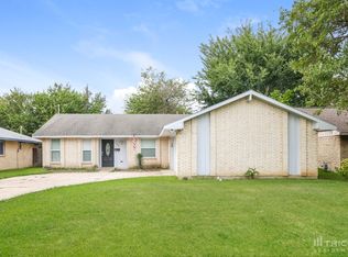 445 Oak Ridge Pl, Grand Prairie, TX 75052