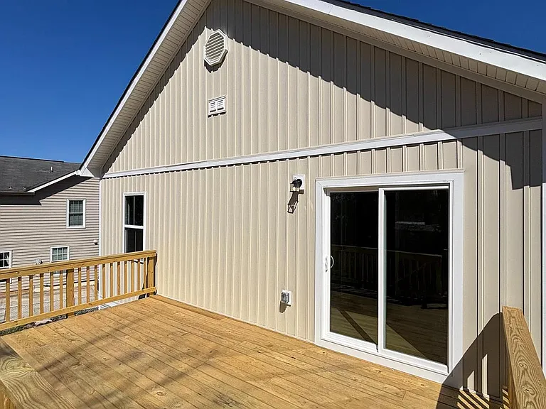 129 Evans St — Photo 43