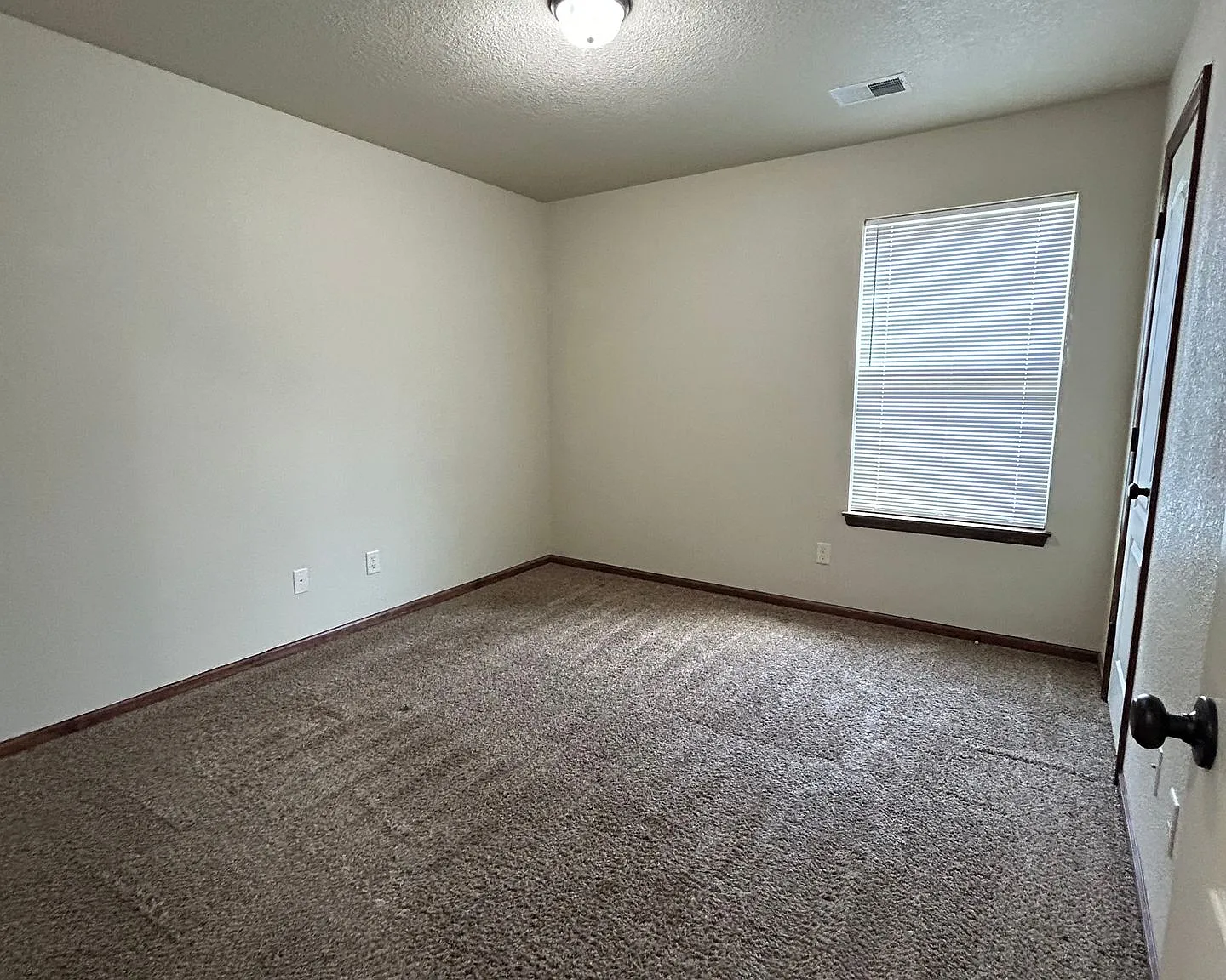 3 Bed | 2 Bath | 1 car garage single level duplex in Blue Springs; Lee's Summit Schools — Photo 4