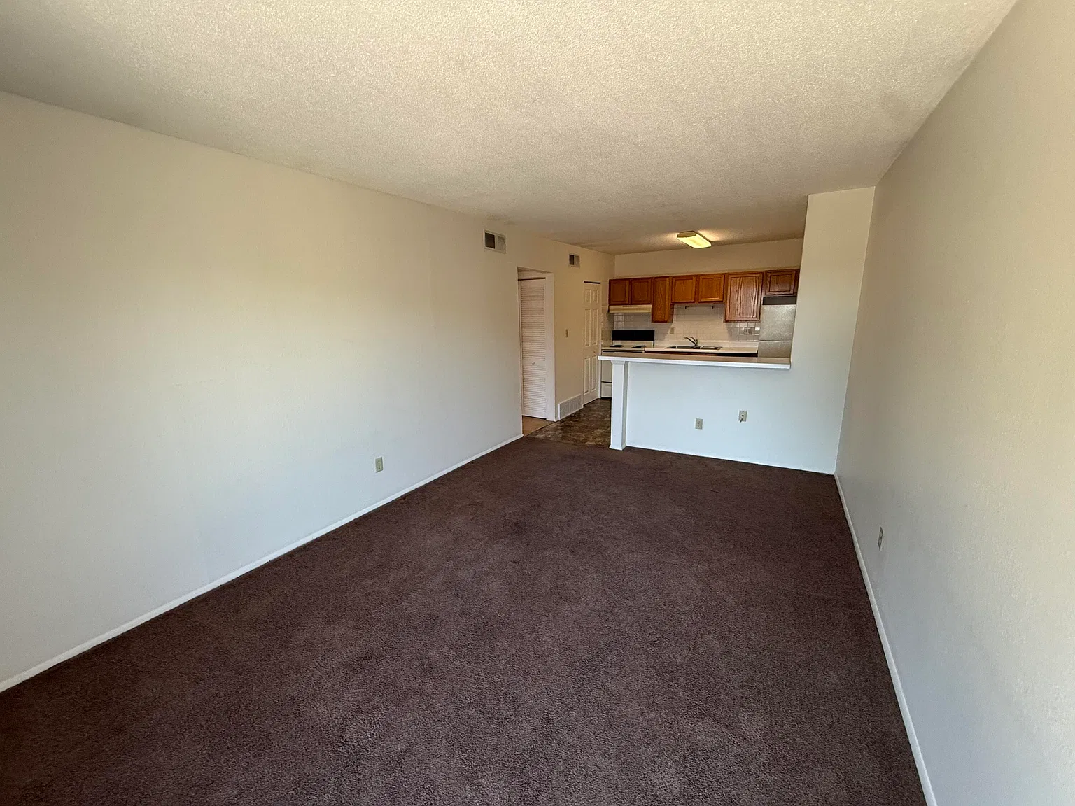 1 bed, 1.0 bath, $875 — Photo 2