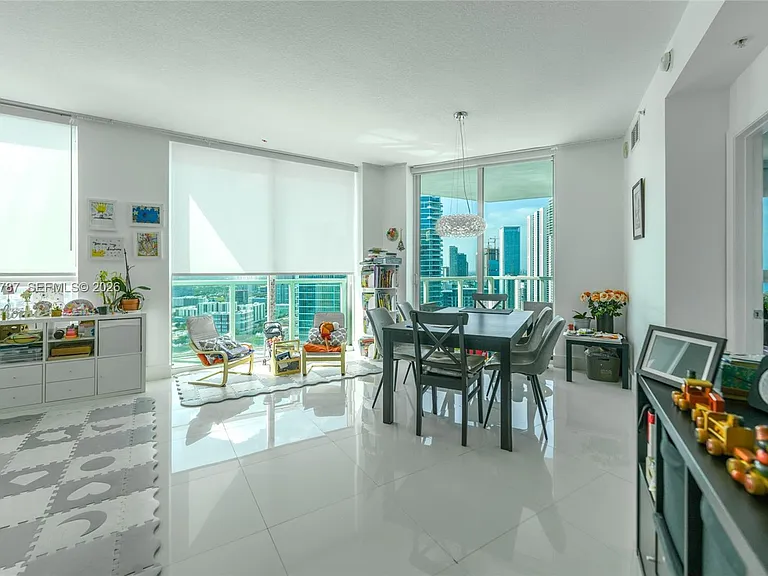 1900 N Bayshore Dr #3612 — Photo 2