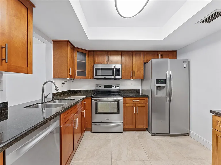 1821 NE 40th Ct #305 — Photo 8
