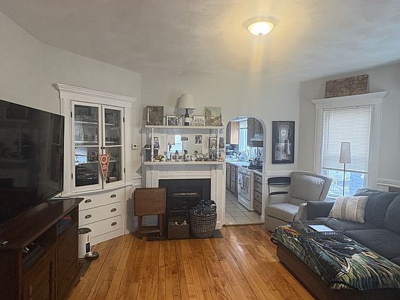 3rd image of 663 Washington St #2