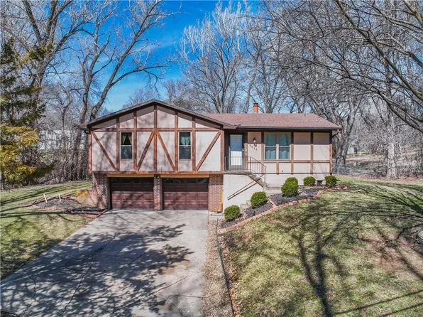 2615 Karnes Rd, Saint Joseph, MO 64505