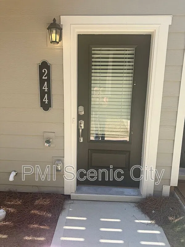 3 bed, 3.5 bath, 1463 sqft, $2,399 — Photo 2
