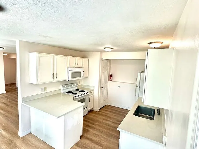 537 N 400 W — Photo 4