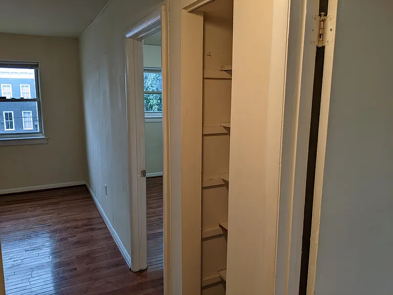 1421 W Clay St #4 — Photo 5