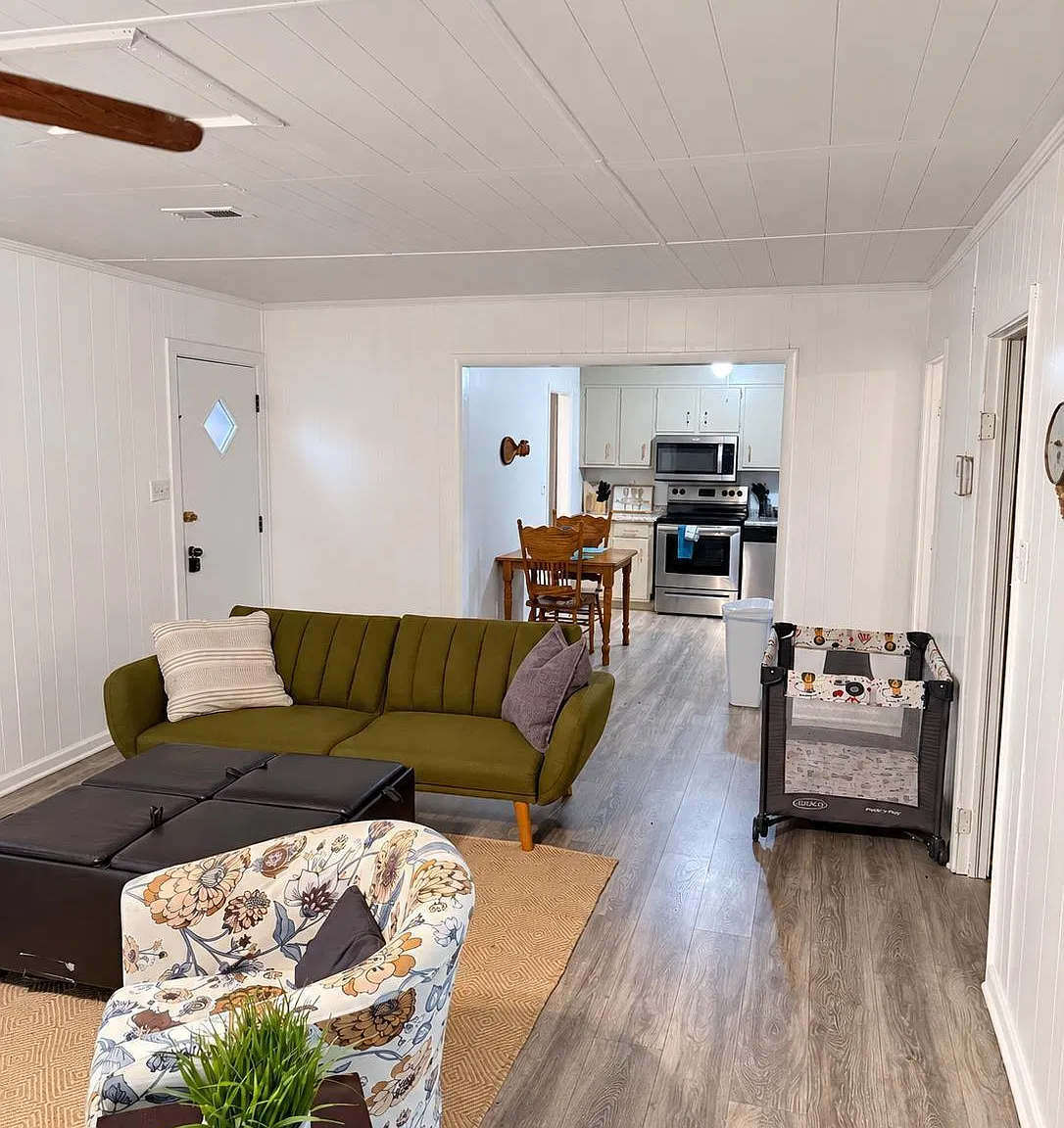 3 bed, 1.5 bath, 1243 sqft, $2,500 — Photo 3