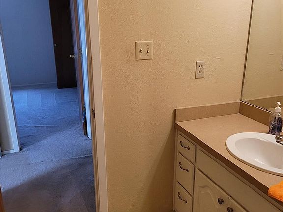 4th image of 2908 N Flamingo Dr