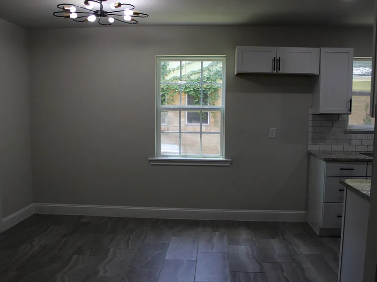 1807 W Scott St — Photo 16