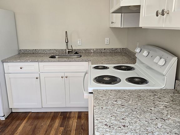 4th image of 820 Park Ave #307